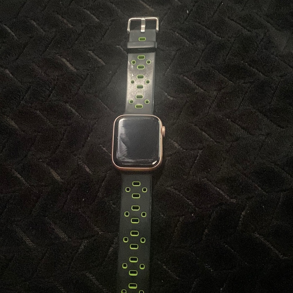Used series 4 Apple Watch can be hooked up to cellular